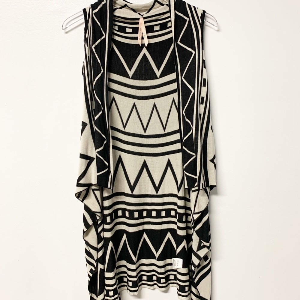 Ally Geometric Vest, Size M